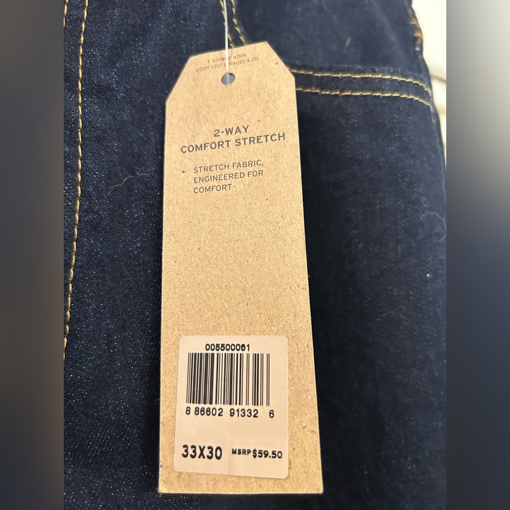 Men’s Levi's Classic Dark Wash 550 Relax Jeans - Picture 3 of 6